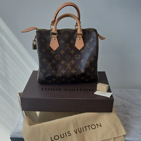 Louis Vuitton Speedy 25 with keys, box & dust bag.  Excellent Condition! - Picture 3 of 16